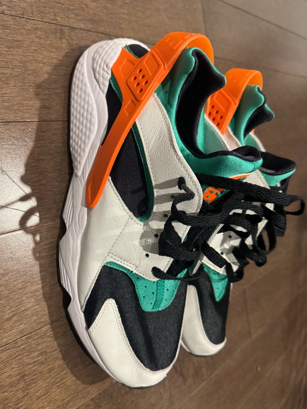 Nike Huarache Mens 12 white orange green